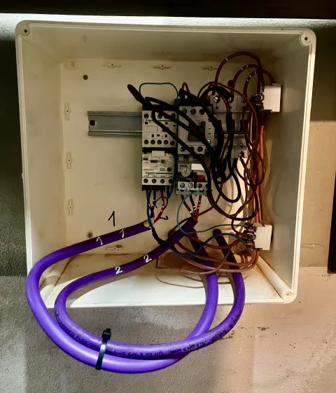 Que enredo de cables…