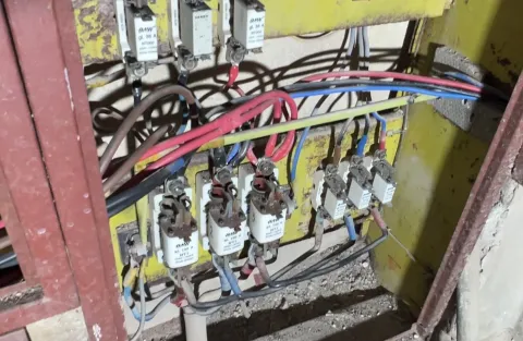 Reemplazo de cables mayor grosor - Exceso de consumo - sala de medidores