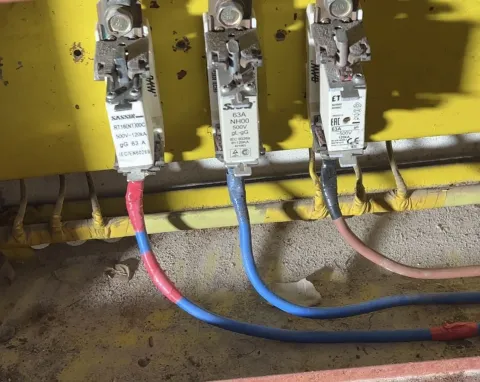 Reemplazo de cables mayor grosor - Exceso de consumo - sala de medidores