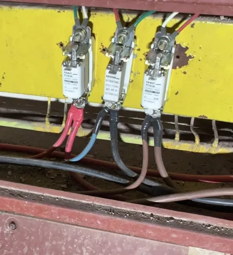 Reemplazo de cables mayor grosor - Exceso de consumo - sala de medidores